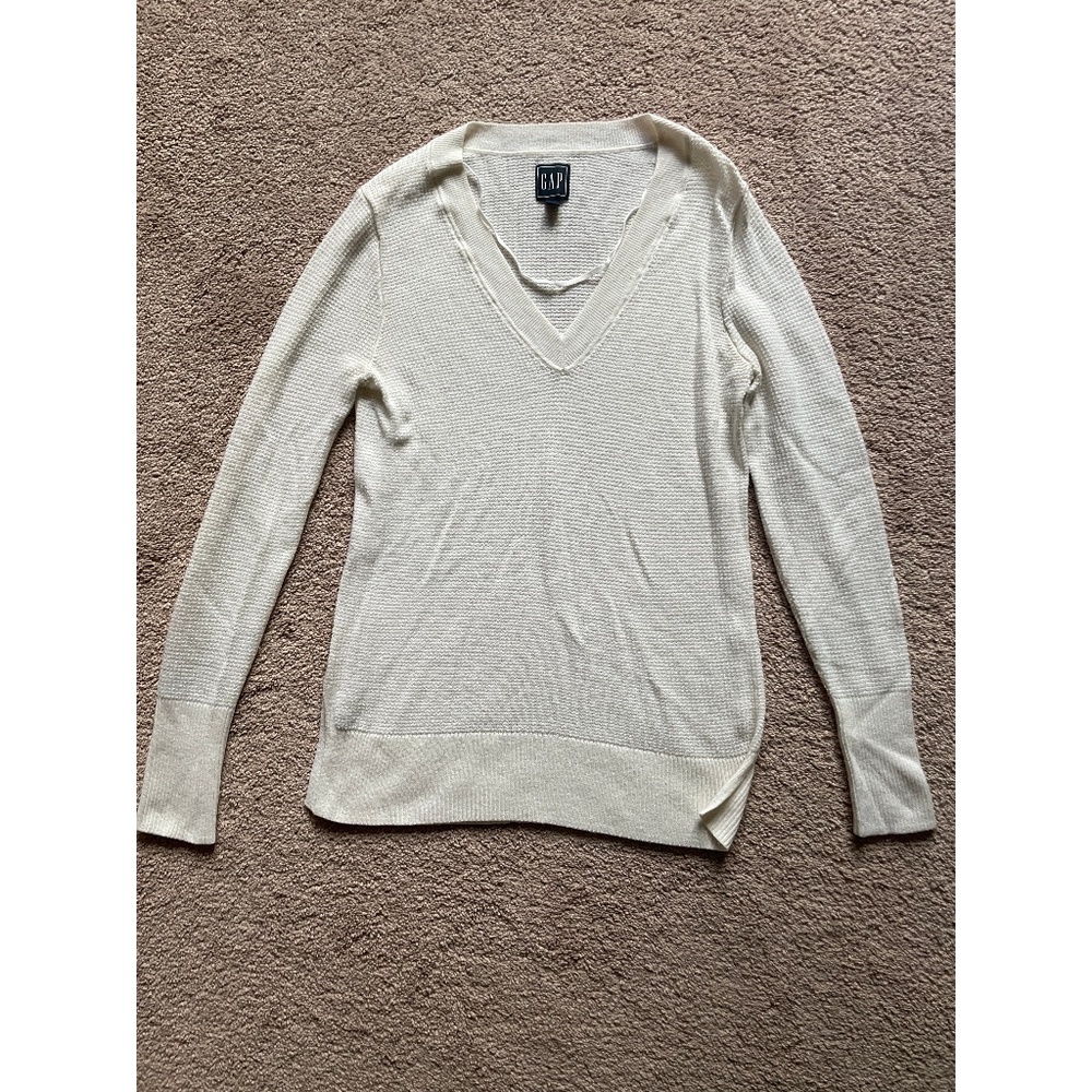 Gap V-Neck Waffle Sweater - Size Small